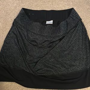 Columbia Size Large black/gray skort